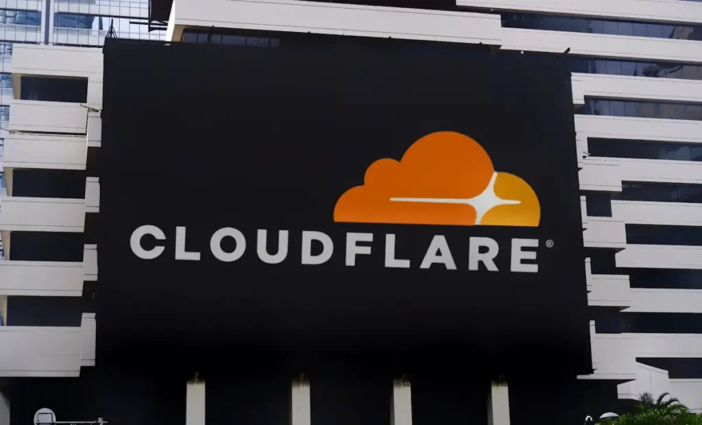 Cloudflare ofiarą ataku cyberprzestępców / Fot. Poetra.RH, Shutterstock.com