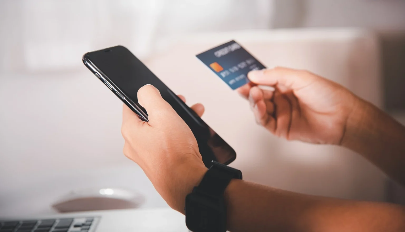 Kod CVV – co to jest, jak działa i czy można płacić bez niego Kod CVV – co to jest, jak działa i czy można płacić bez niego